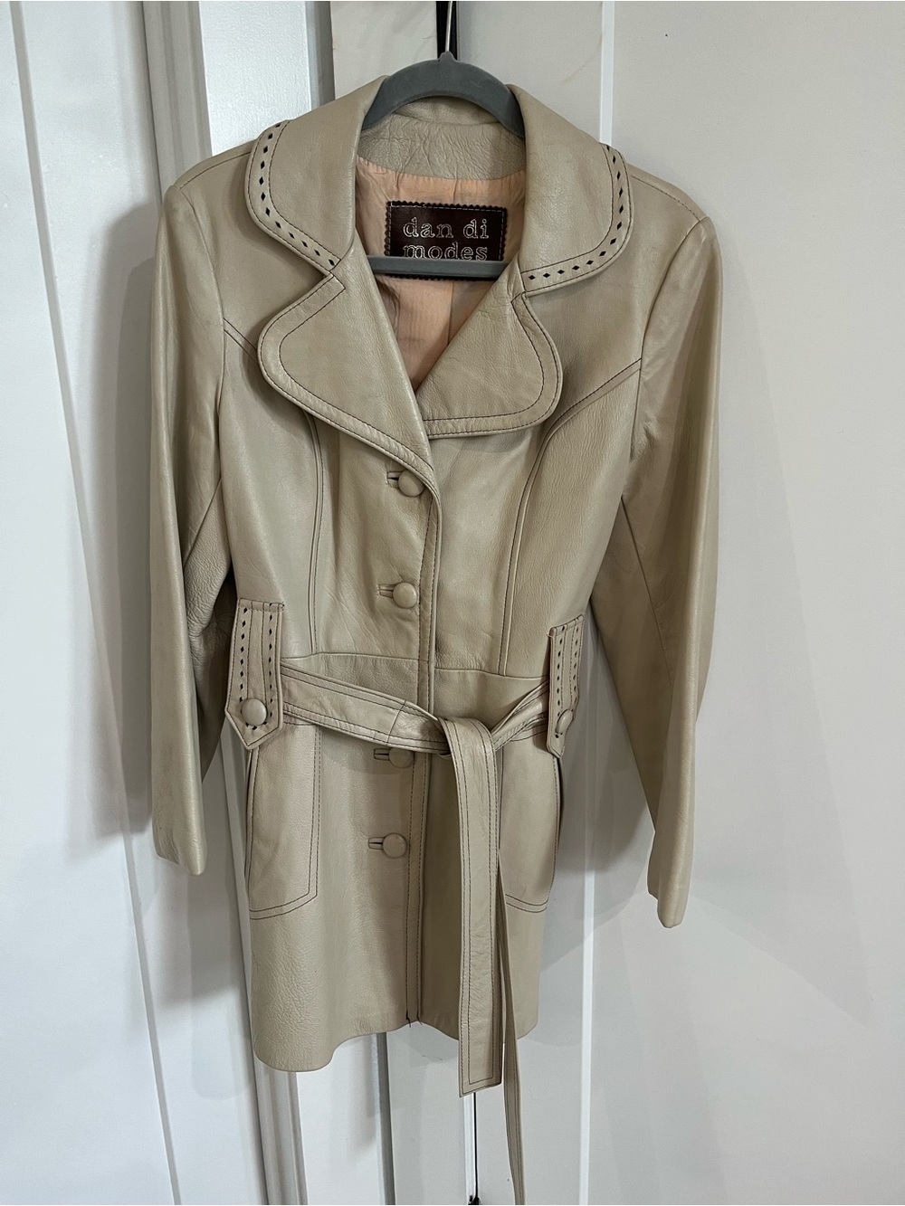 Vintage Dan di Modes Women's Cream Leather Belted Trench Coat